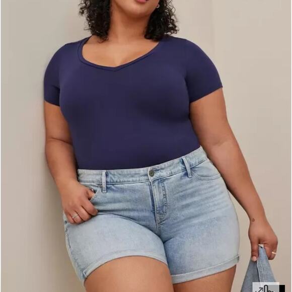 Torrid 5 Inch Vintage Stretch Mid-Rise Short Plus 26‎ - Picture 1 of 6